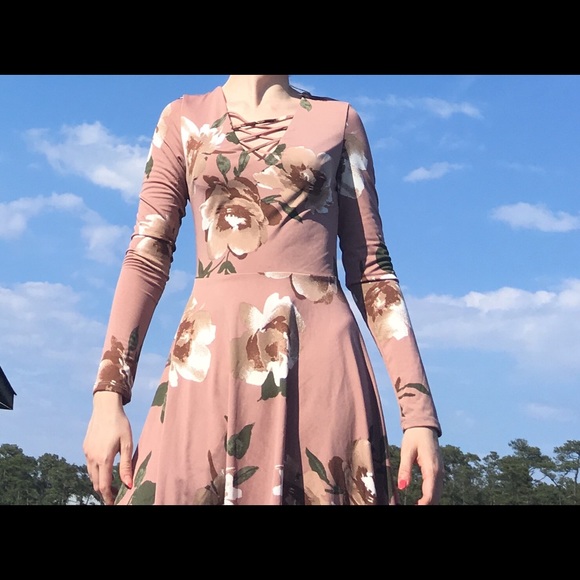 Xhilaration Dresses & Skirts - Strappy criss cross floral print dress nude mauve